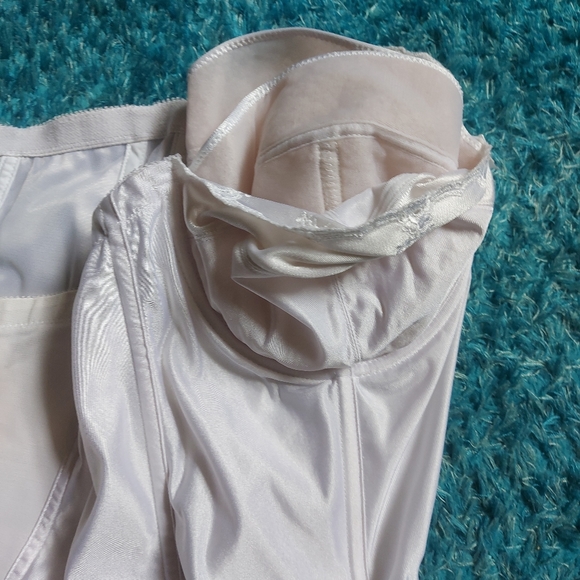 Goddess ivory bustier - Picture 12 of 14